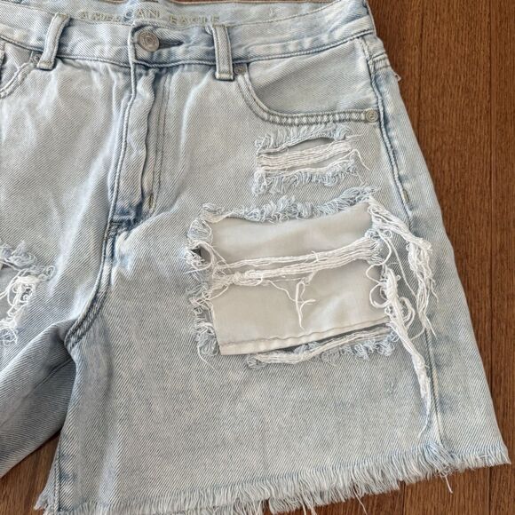 American Eagle Mom Shorts Women’s Size 4 Relaxed Fit Light Wash Destroyed Denim - Picture 8 of 8